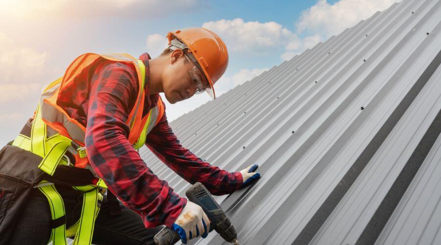 Professional gutter cleaning in Bark River, MI